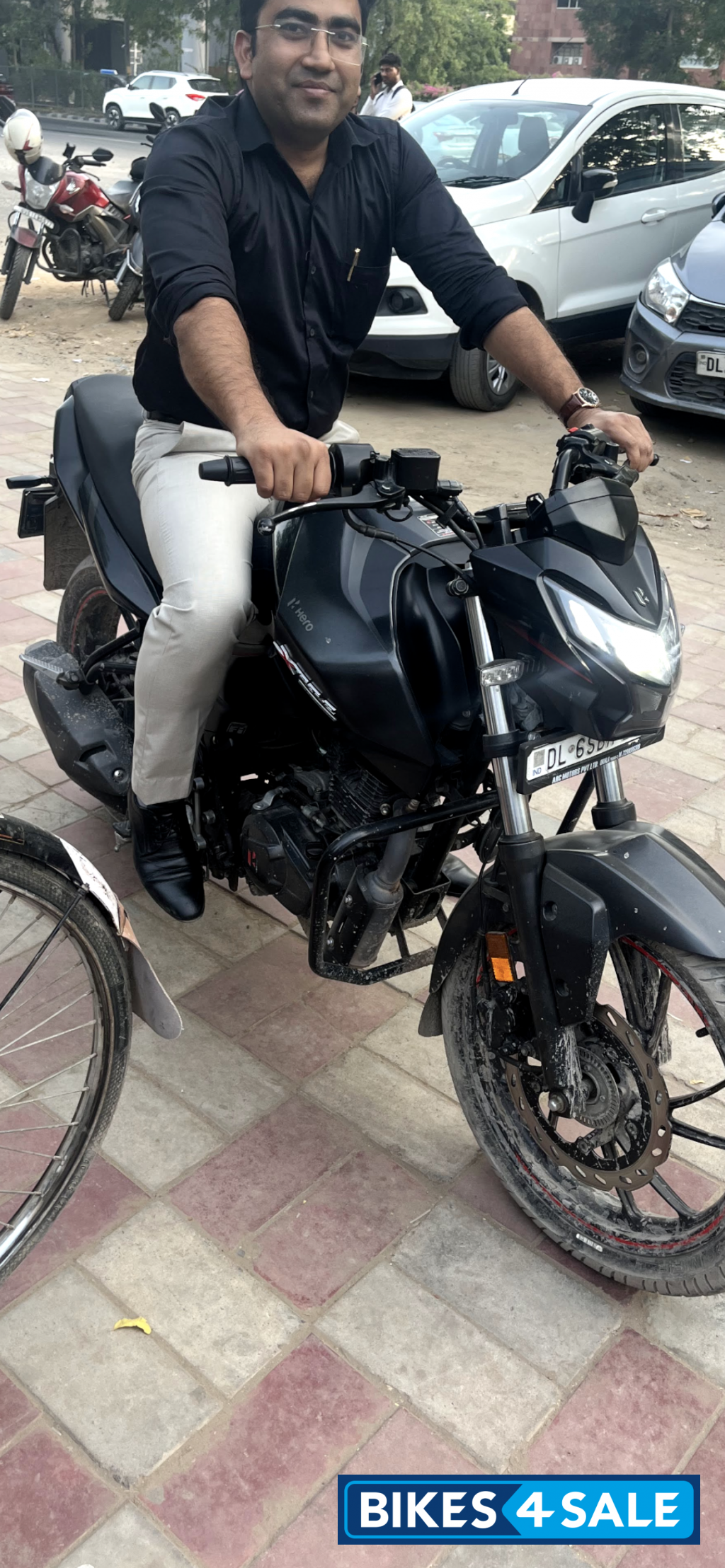 Black Hero Xtreme 160R Stealth Edition