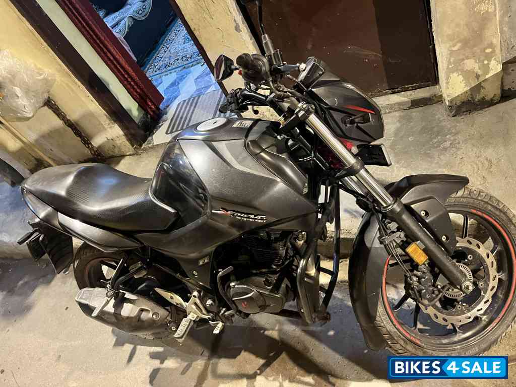 Black Hero Xtreme 160R Stealth Edition