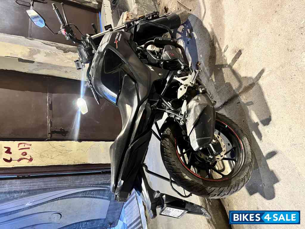 Black Hero Xtreme 160R Stealth Edition