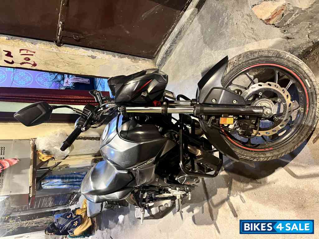 Black Hero Xtreme 160R Stealth Edition