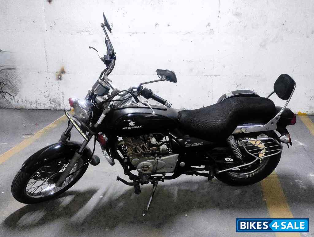 Bajaj Avenger 220 DTS-i