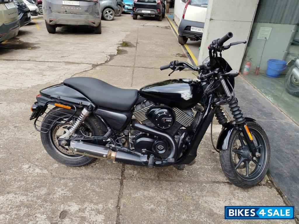Black Harley Davidson Street 750