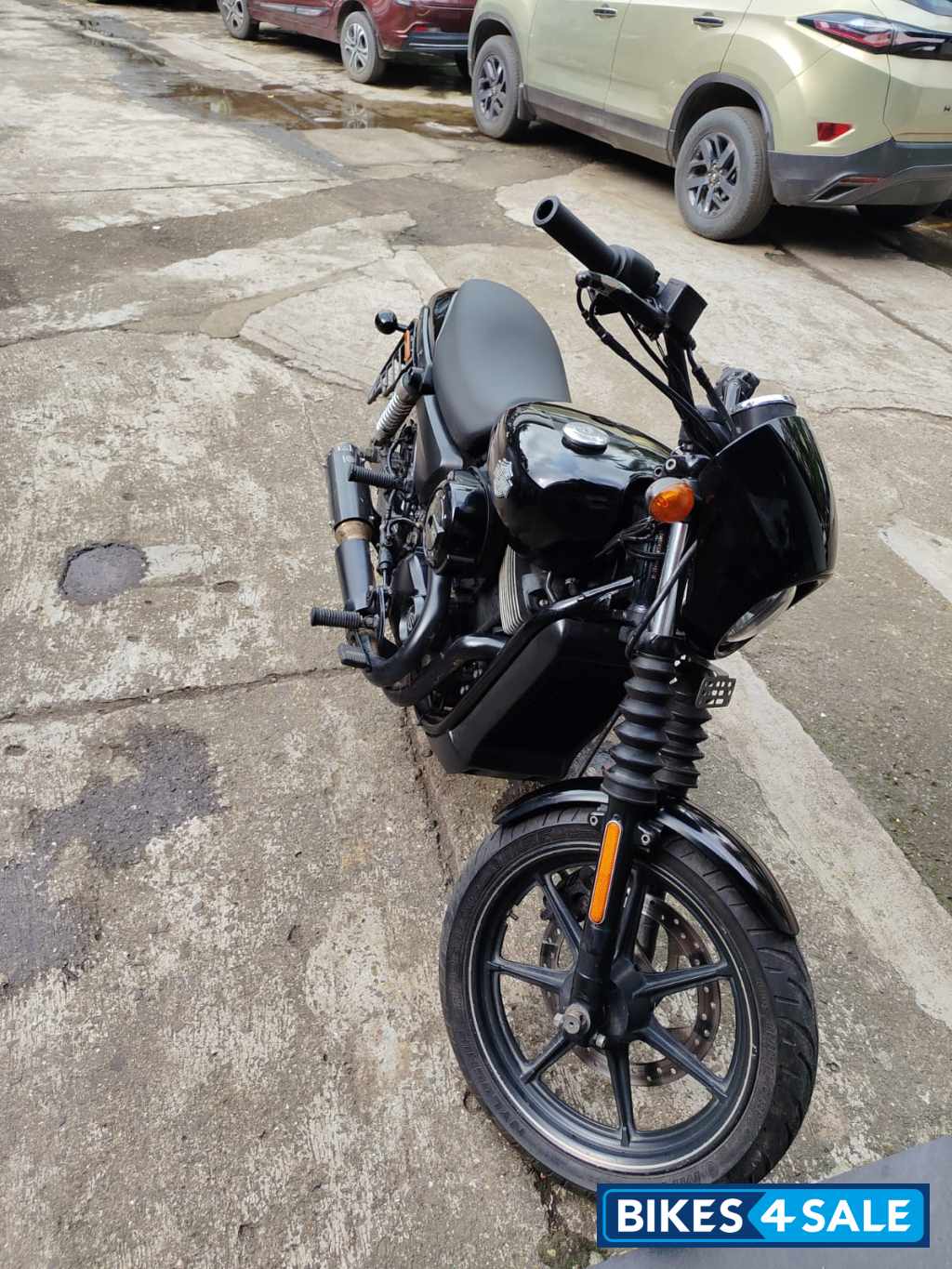 Black Harley Davidson Street 750