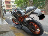 Black/orange KTM RC 200