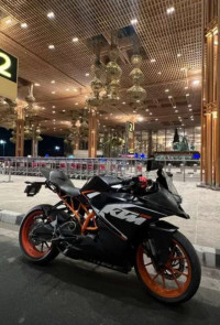 Black/orange KTM RC 200