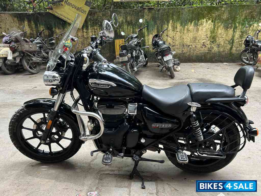 Black Royal Enfield Meteor 350 Stellar