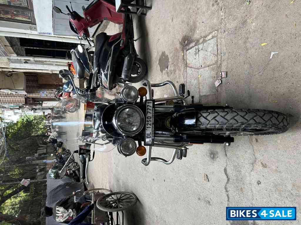 Black Royal Enfield Meteor 350 Stellar