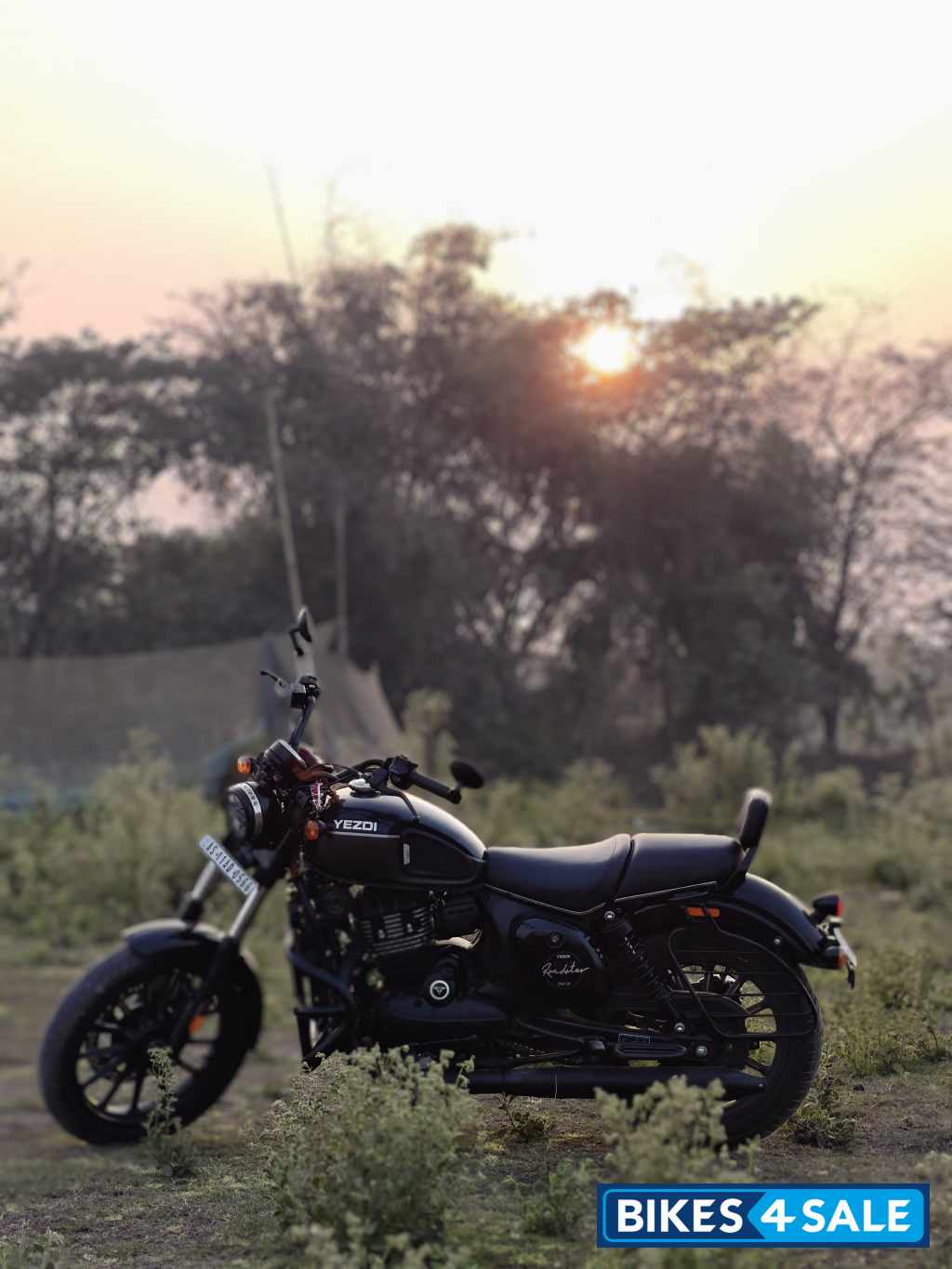 Yezdi Roadster Dual Tone