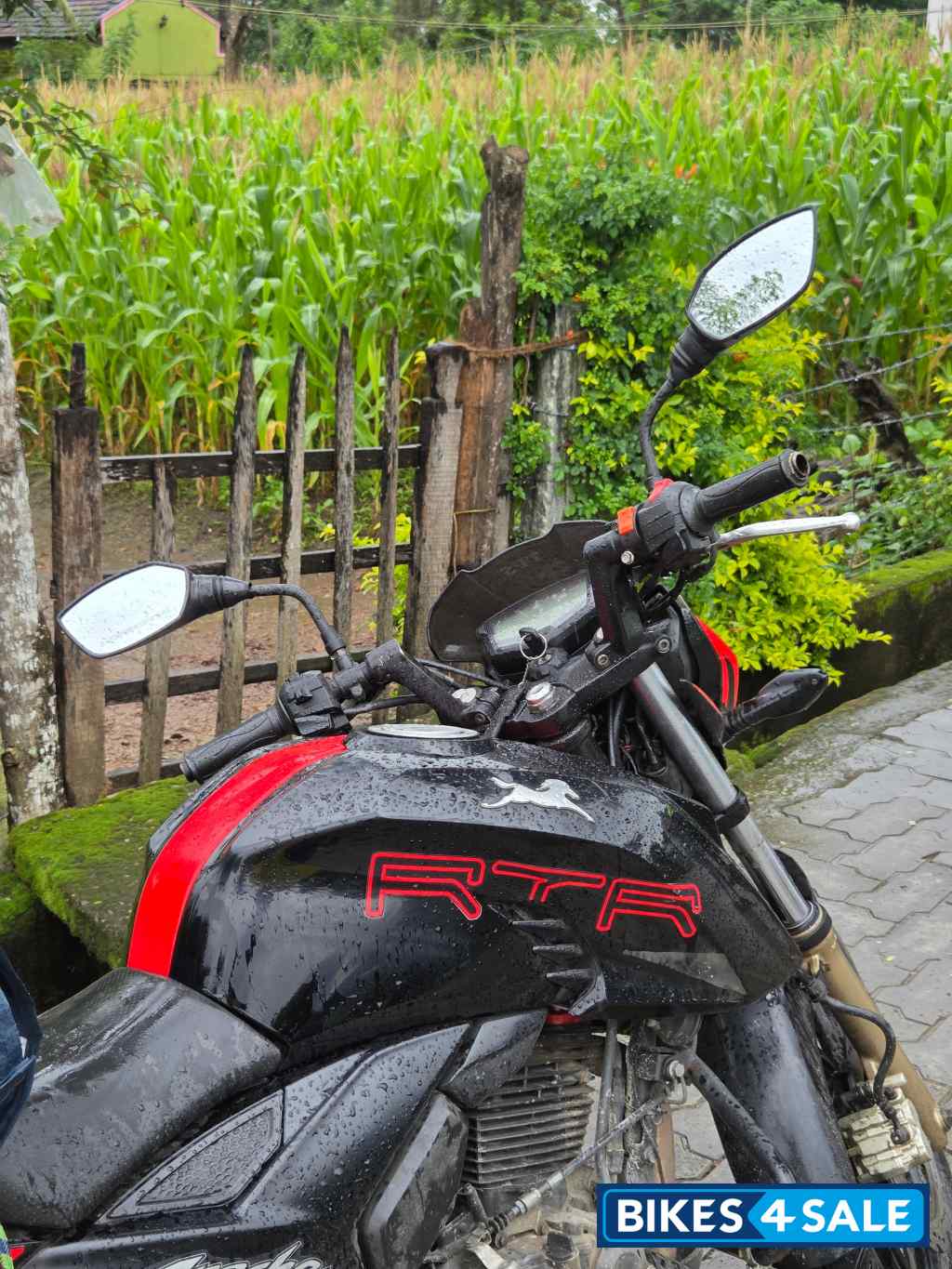 TVS Apache RTR 200 4V Race Edition 2.0