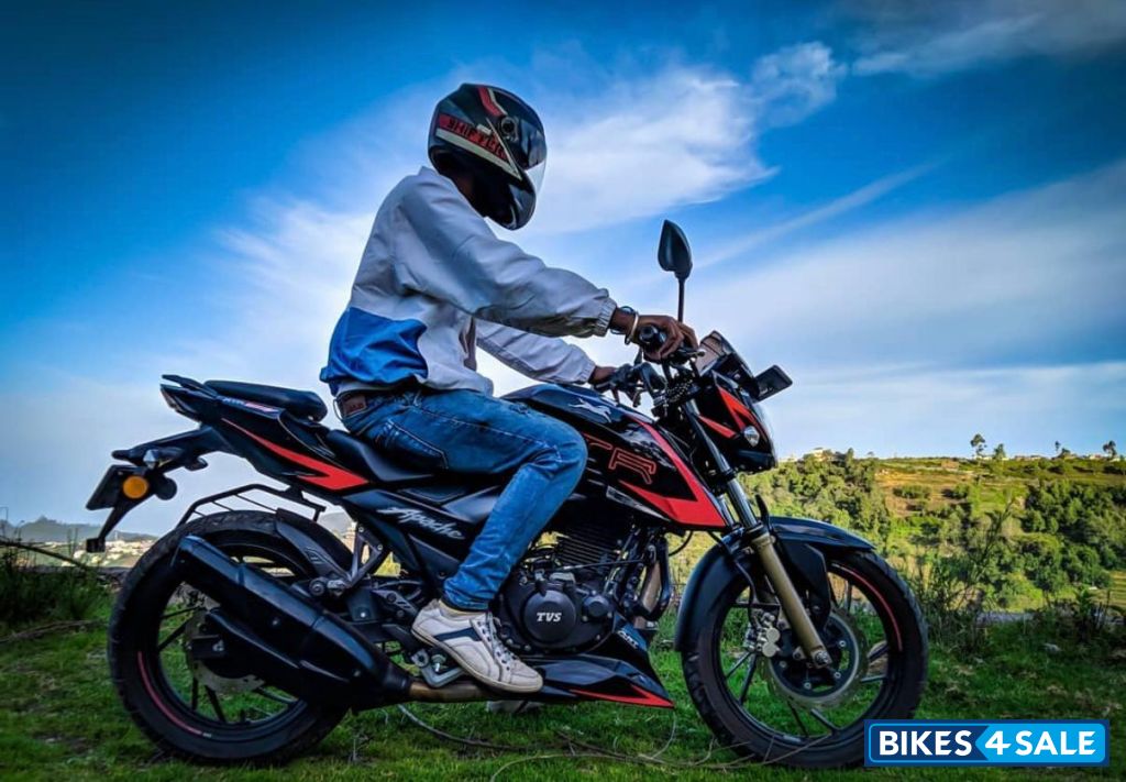 TVS Apache RTR 200 4V Race Edition 2.0