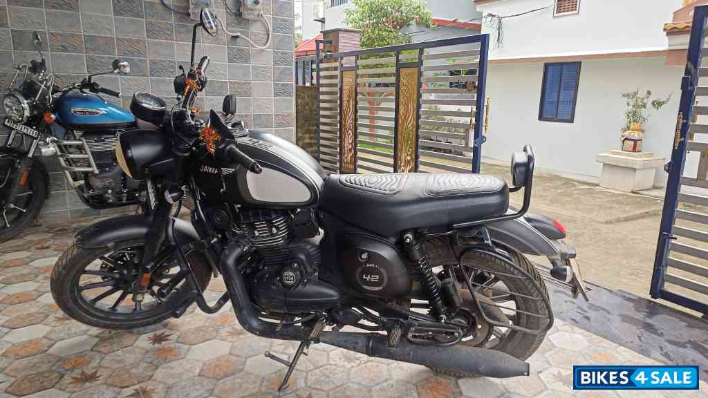 Jawa forty two BS6