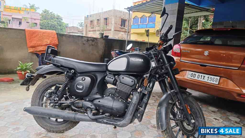 Jawa forty two BS6