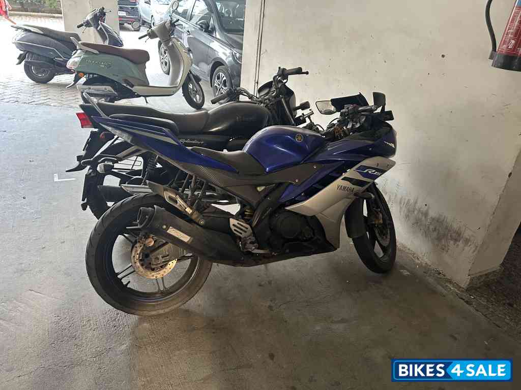 Blue Yamaha YZF R15 V2