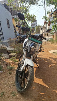 White Revolt RV 400