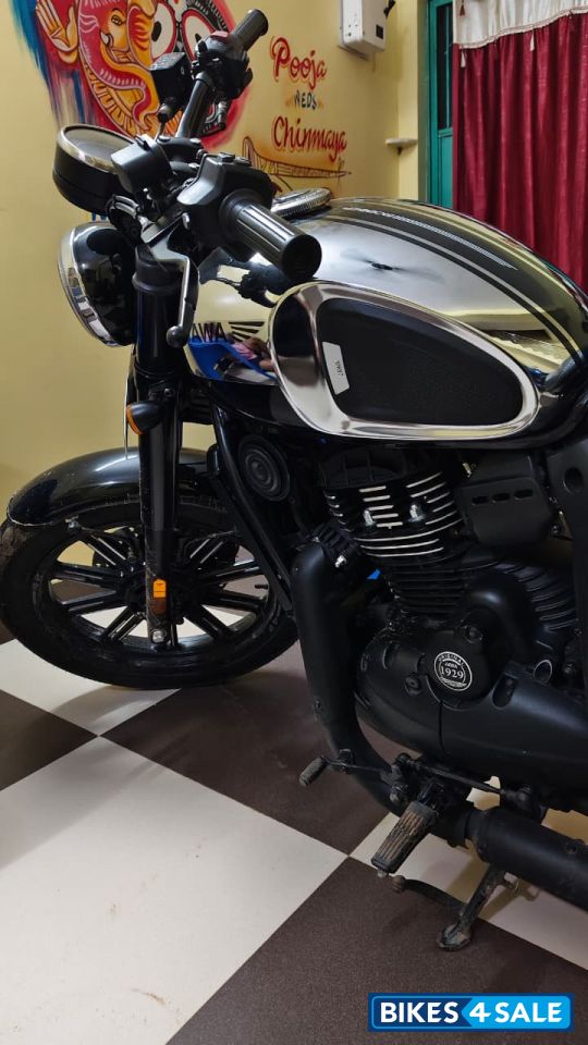 Jawa 42 Bobber Black Mirror