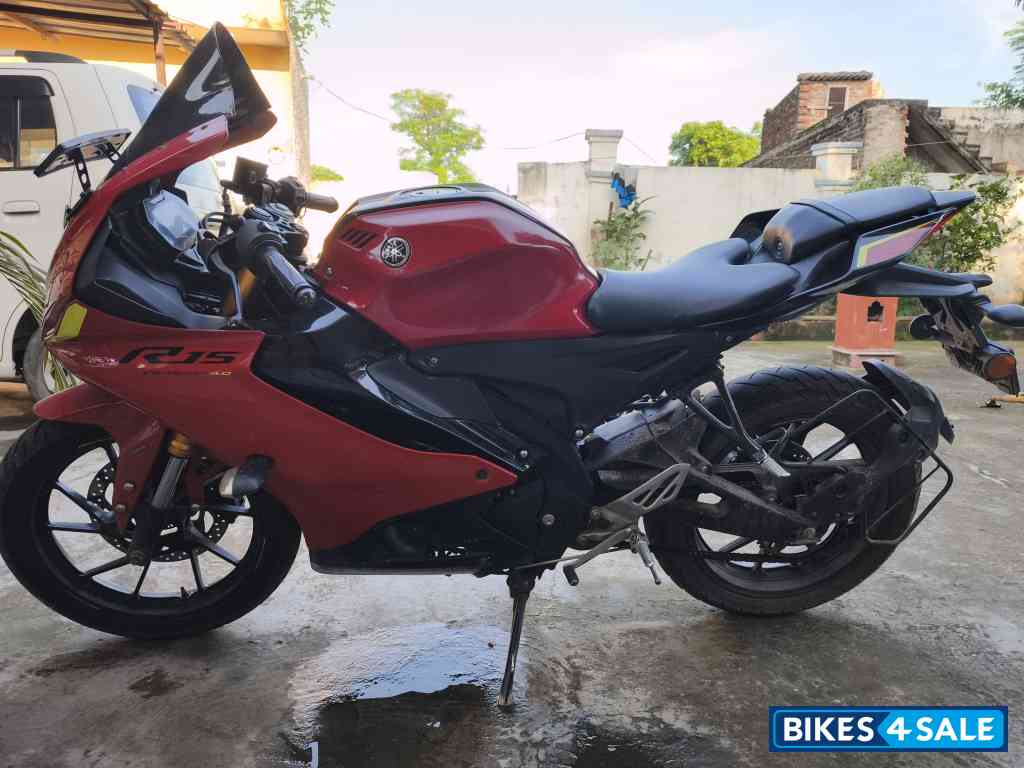 Yamaha R15 V4