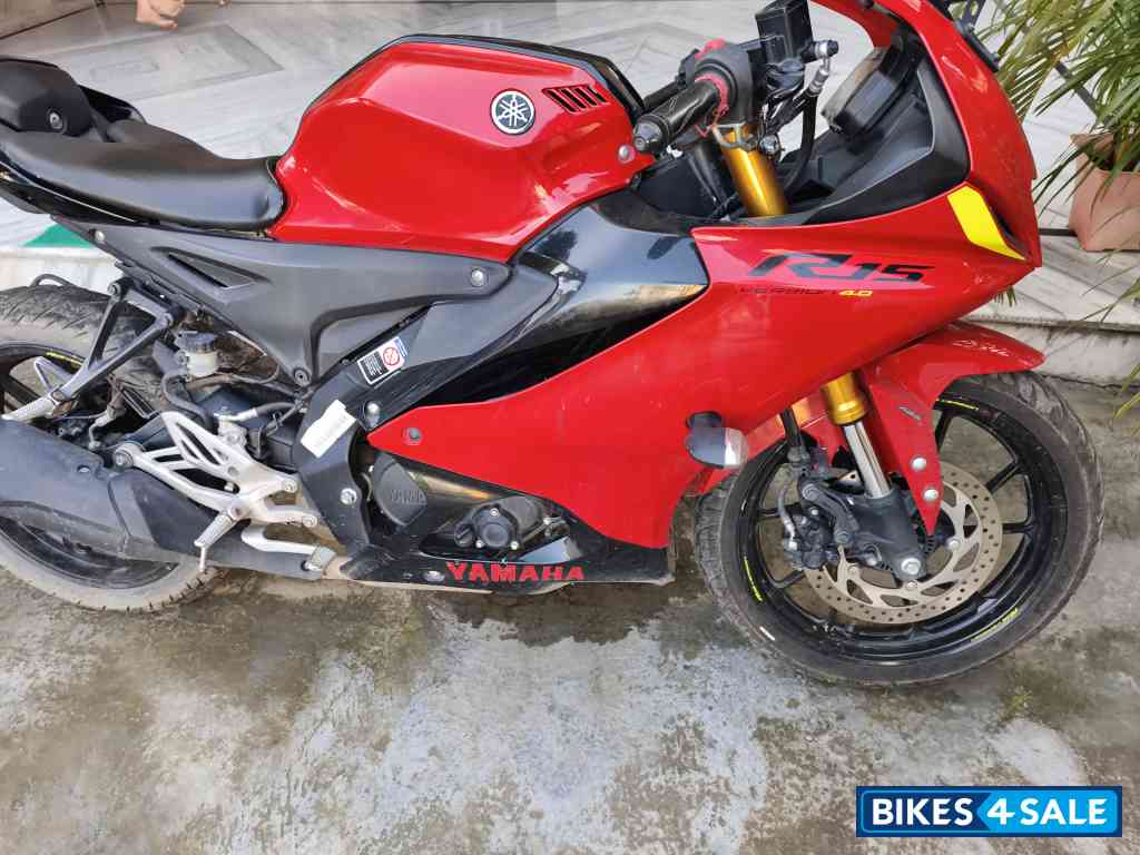 Yamaha R15 V4