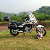 Moon White Bajaj Avenger Cruise 220 BS6