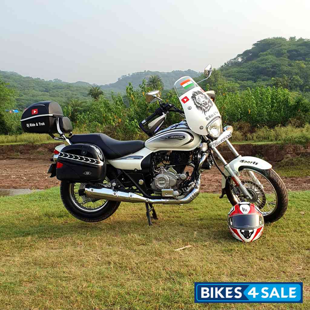 Moon White Bajaj Avenger Cruise 220 BS6
