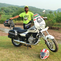Moon White Bajaj Avenger Cruise 220 BS6