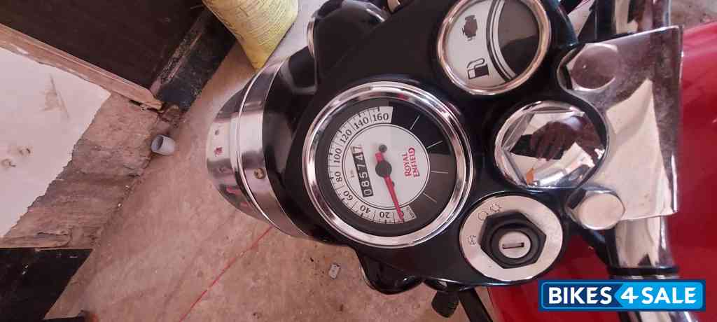 Red/black Royal Enfield Classic 350 Redditch Red