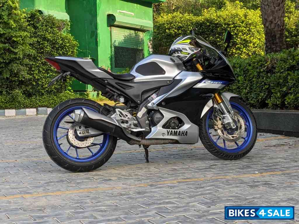 Yamaha R15M