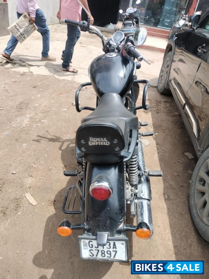 Stellar Black Royal Enfield Meteor 350