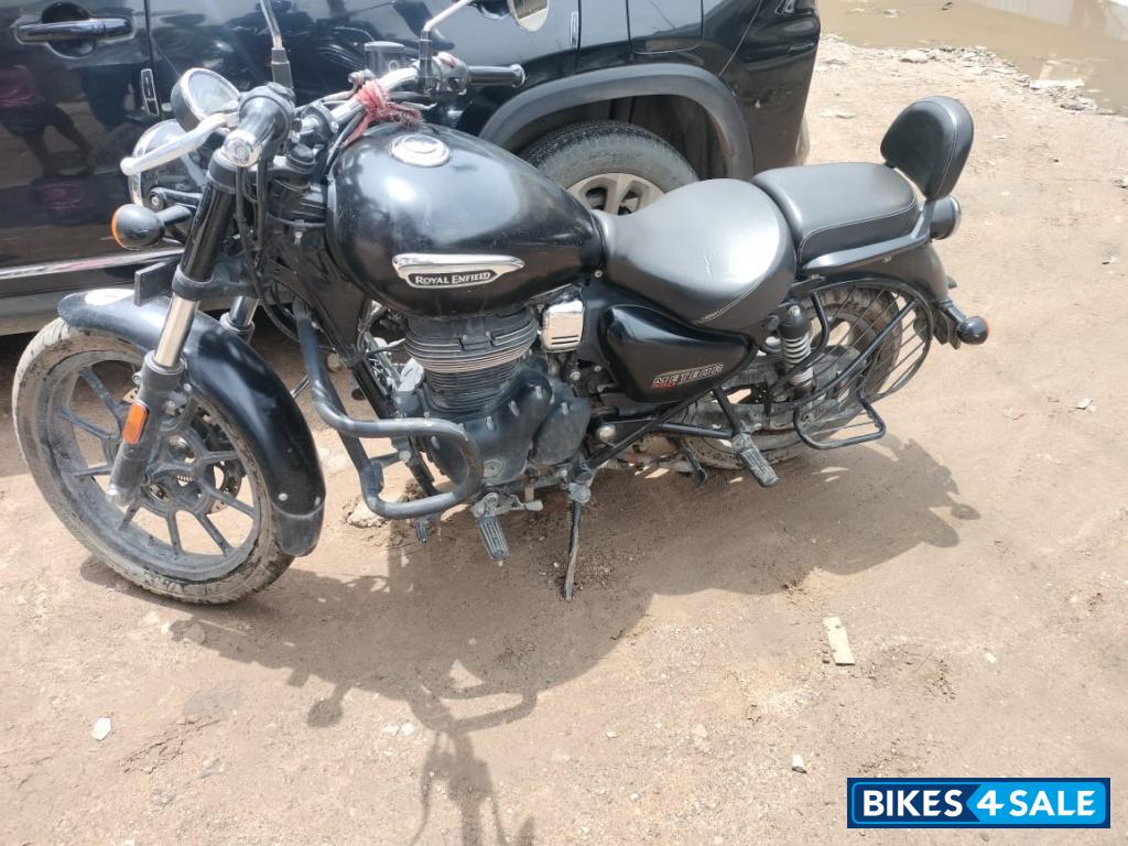 Stellar Black Royal Enfield Meteor 350