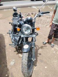 Stellar Black Royal Enfield Meteor 350