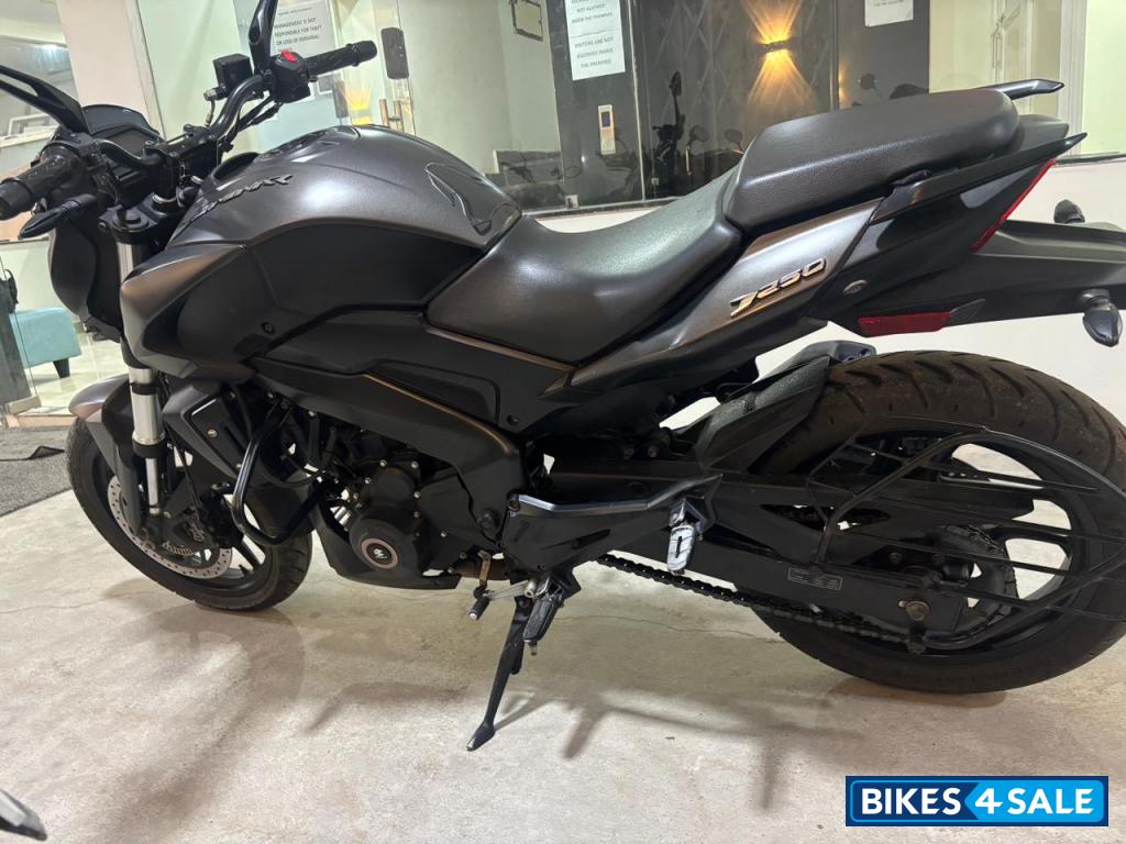 Black Bajaj Dominar 250