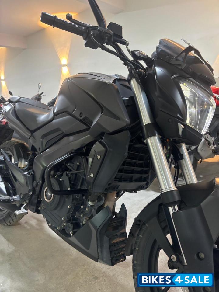 Black Bajaj Dominar 250