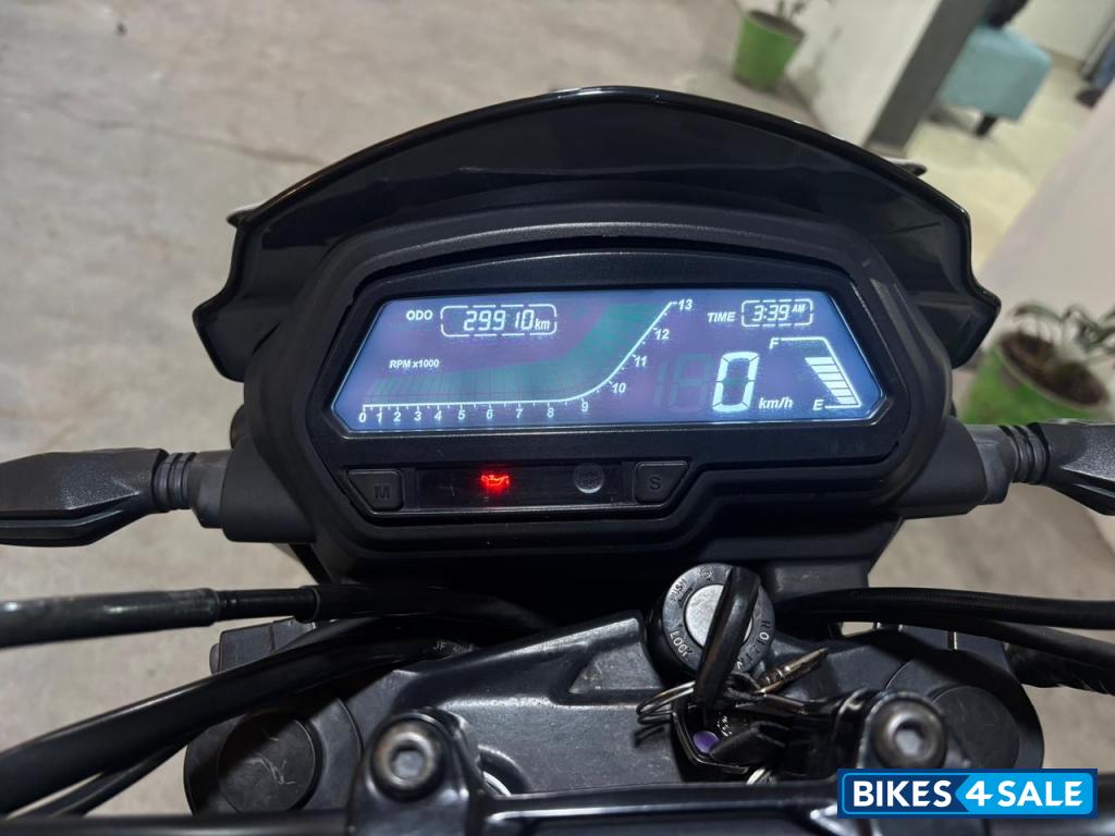 Black Bajaj Dominar 250