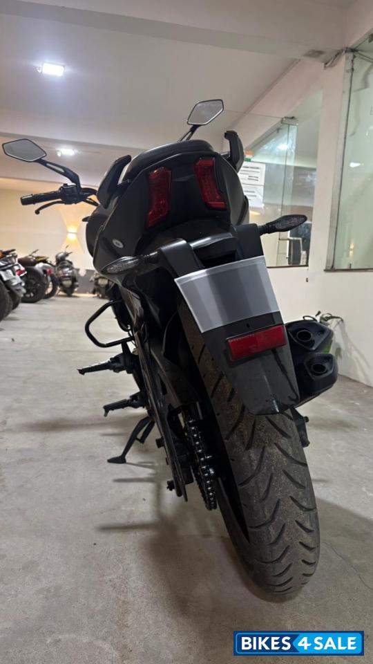 Black Bajaj Dominar 250