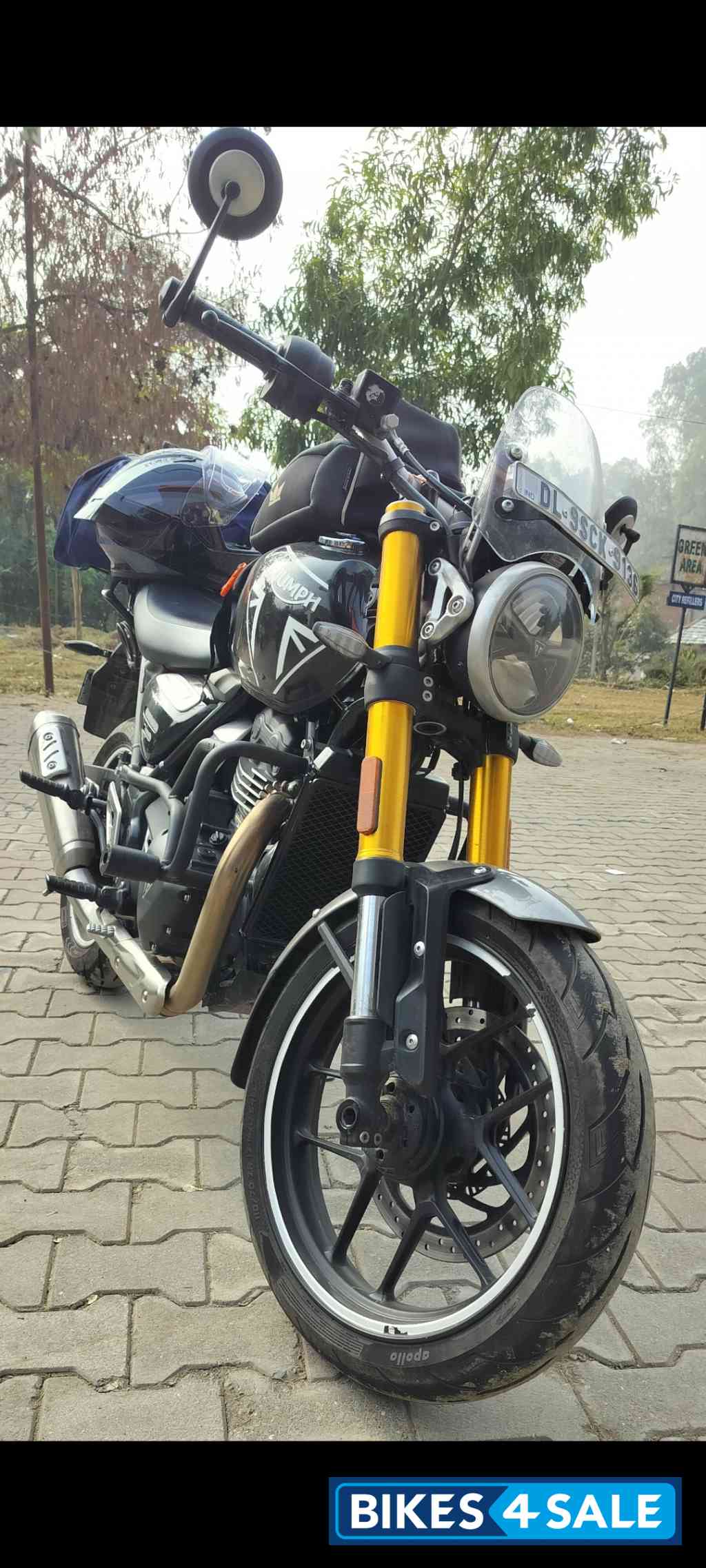 Phantom Black Triumph Speed 400