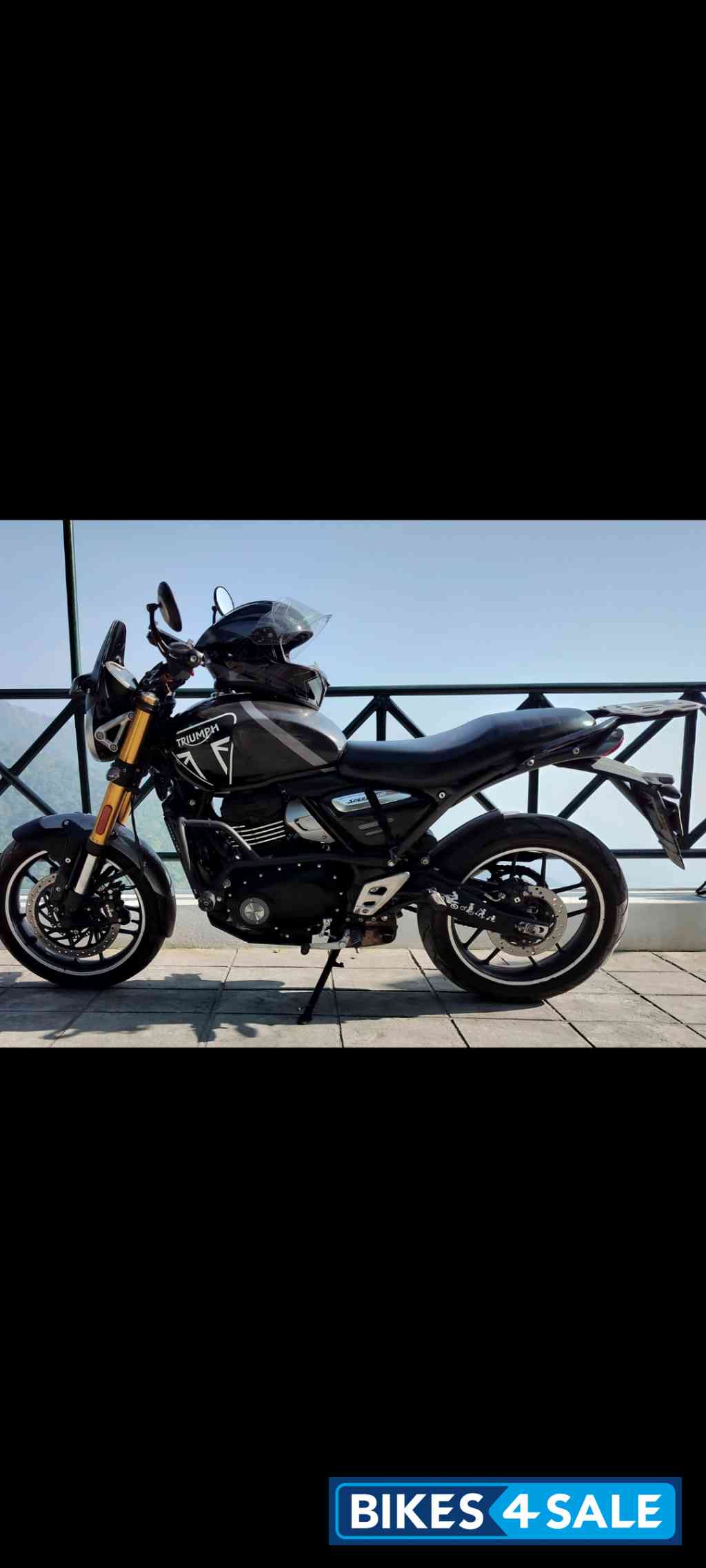 Phantom Black Triumph Speed 400