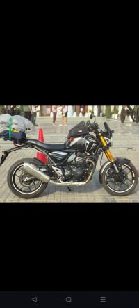 Phantom Black Triumph Speed 400