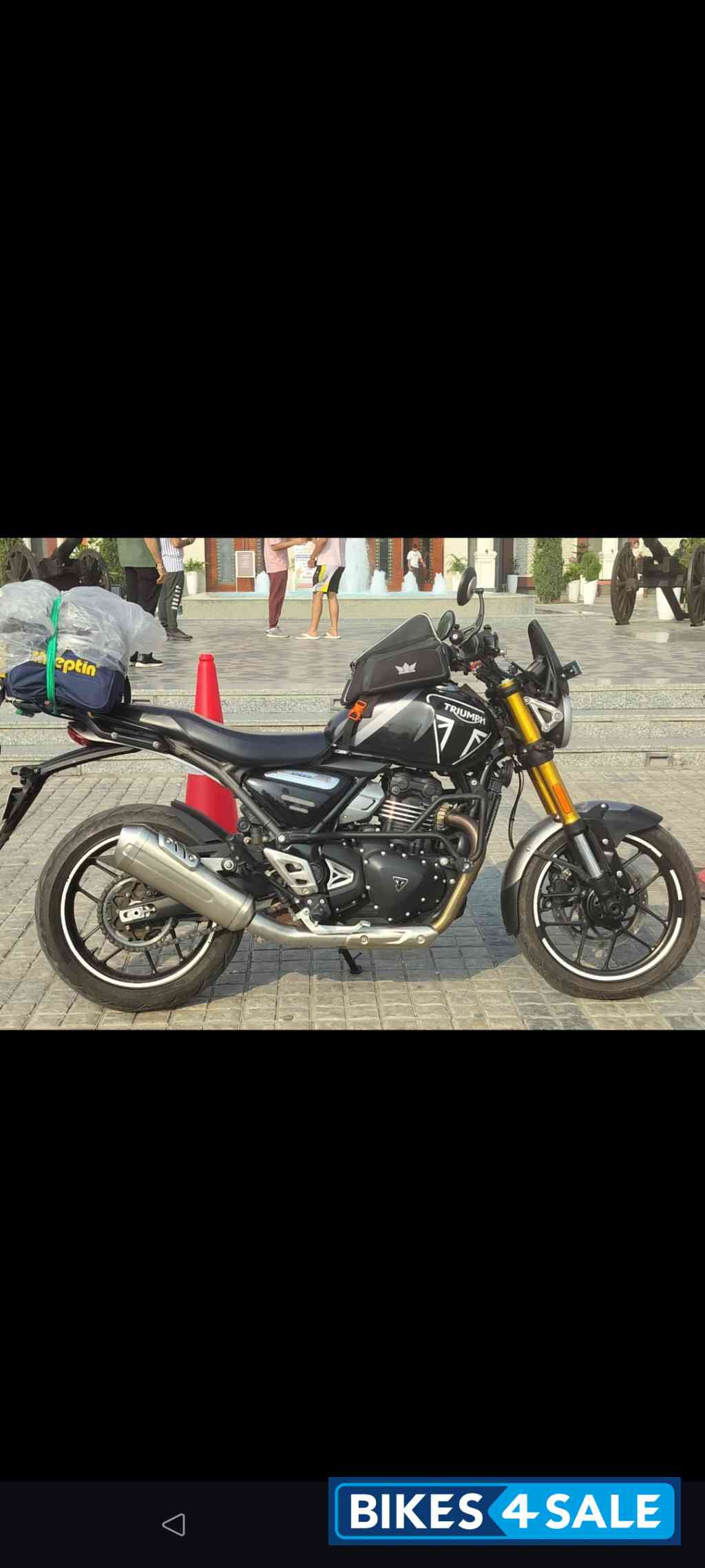 Phantom Black Triumph Speed 400