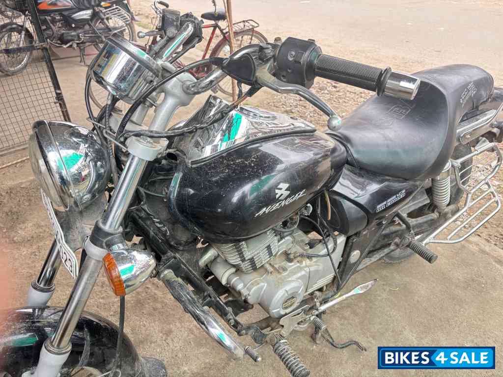 Bajaj Avenger 220 DTS-i