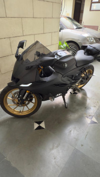 Yamaha R15 V4