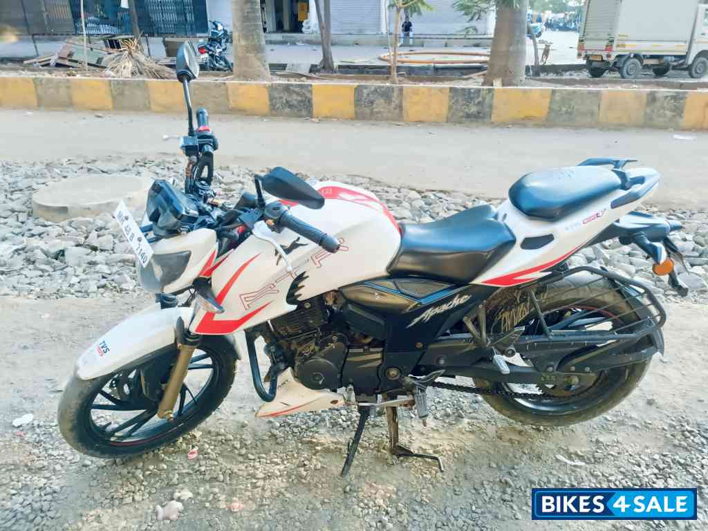 Pearl White TVS Apache RTR 200 4V ABS