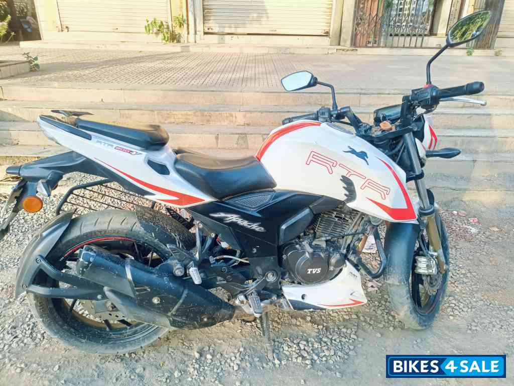 Pearl White TVS Apache RTR 200 4V ABS