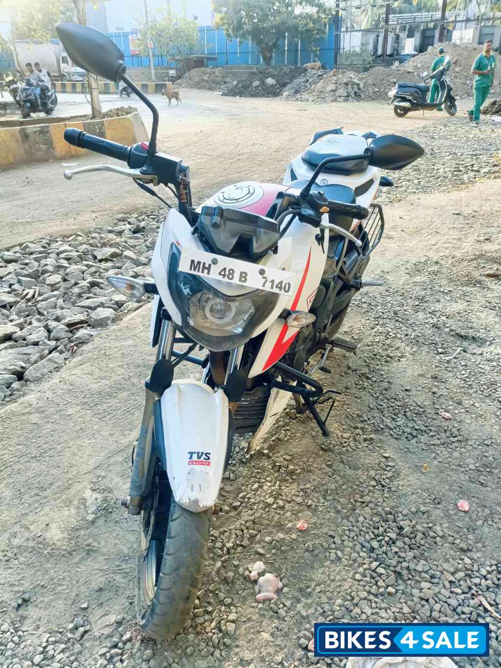 Pearl White TVS Apache RTR 200 4V ABS