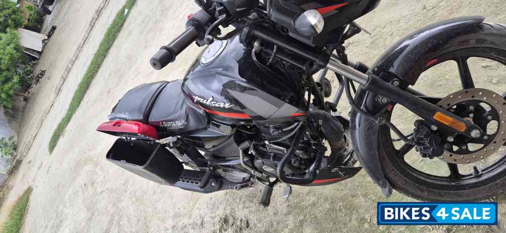 Black Bajaj Pulsar 125