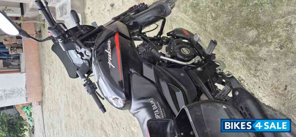 Black Bajaj Pulsar 125