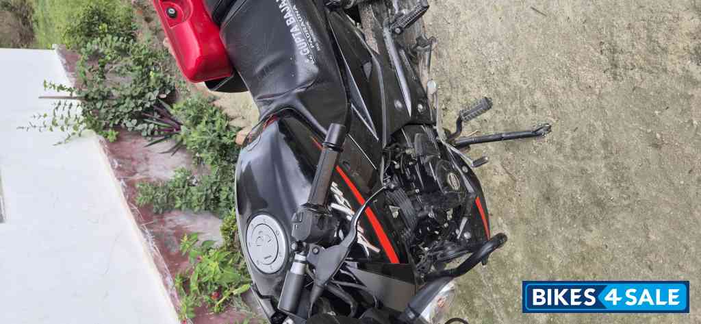 Black Bajaj Pulsar 125