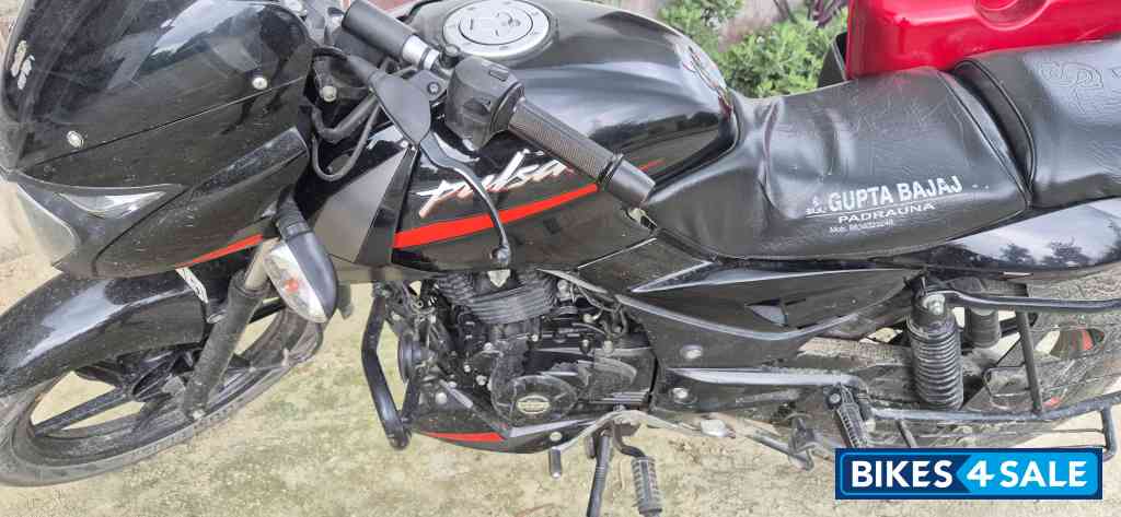 Black Bajaj Pulsar 125