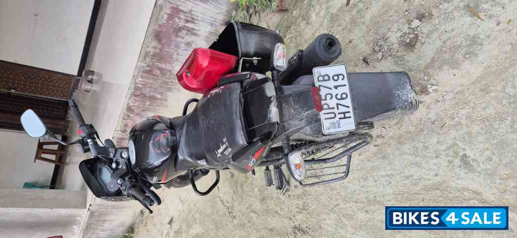 Black Bajaj Pulsar 125