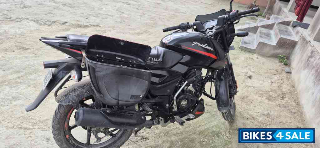 Black Bajaj Pulsar 125
