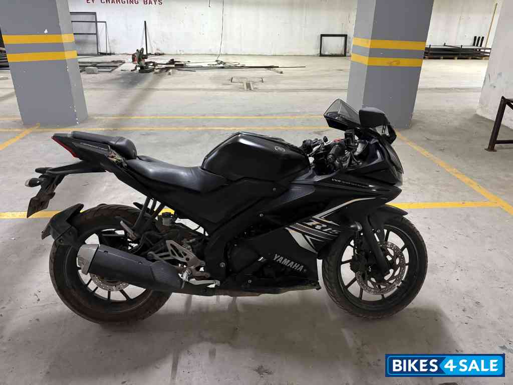 Black Yamaha YZF R15 V3 BS6