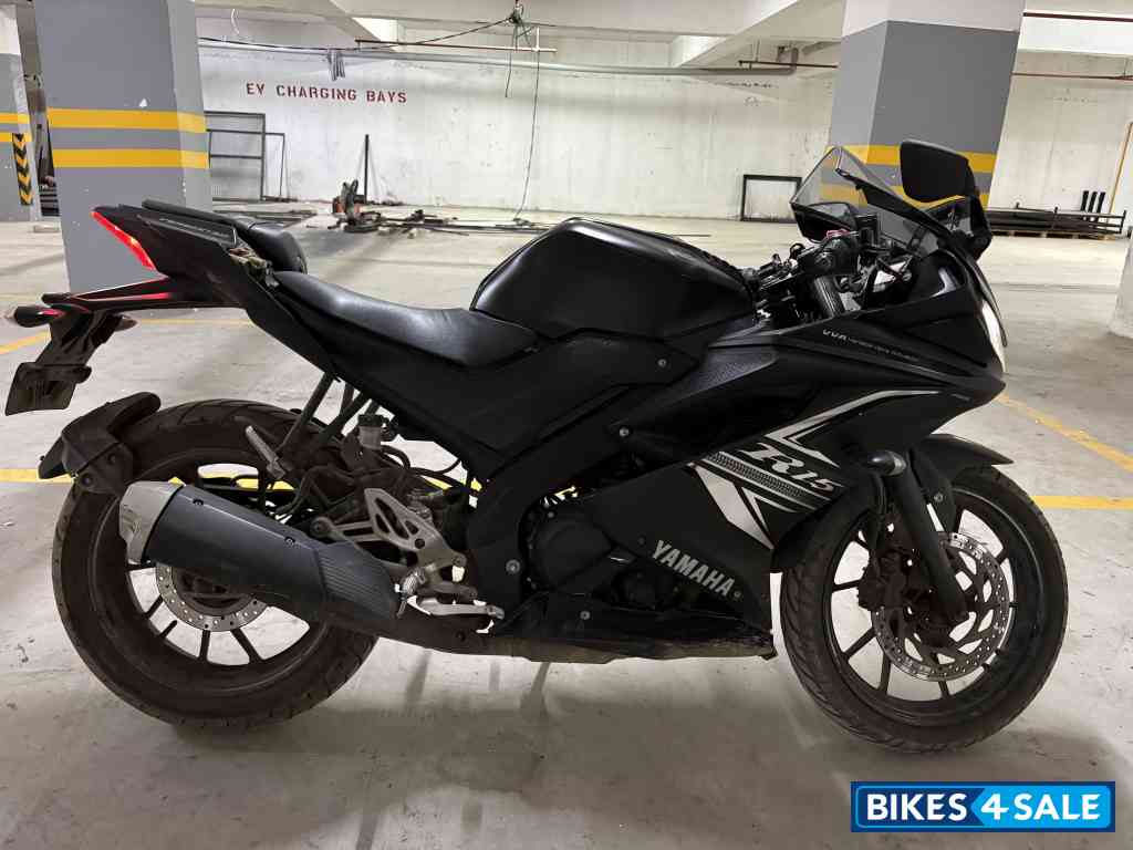 Black Yamaha YZF R15 V3 BS6